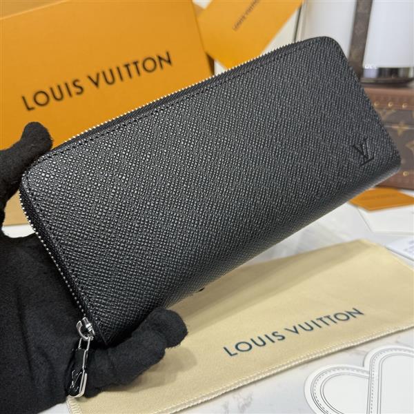 2026122105447853 310